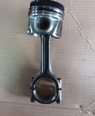 Volkswagen Tiguan Piston with connecting rod