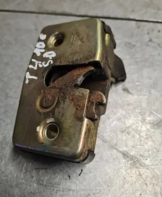 Volkswagen Transporter - Caravelle T4 Sliding door lock 701843604A