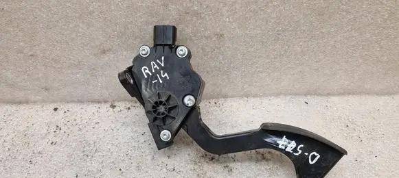 Toyota RAV 4 (XA40) Accelerator throttle pedal 7811042040 1988008942 01S16E00F39