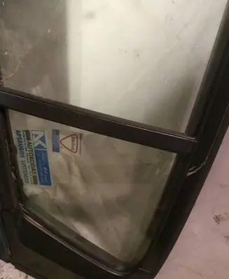Rear vent window glass