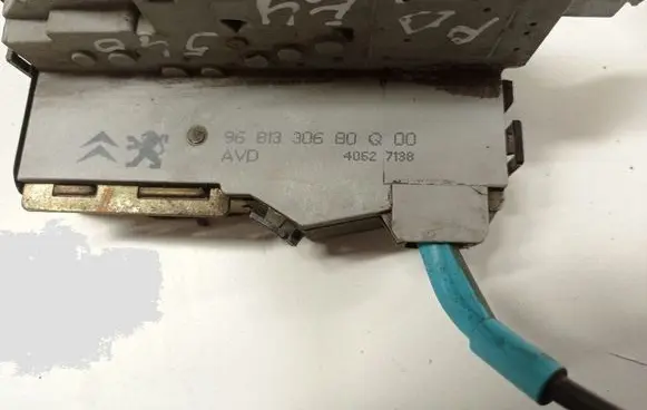 Citroen C6 Front door lock 9681330680 40627138