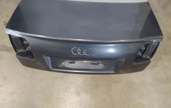 Audi A8 S8 D3 4E Tailgate/trunk/boot lid