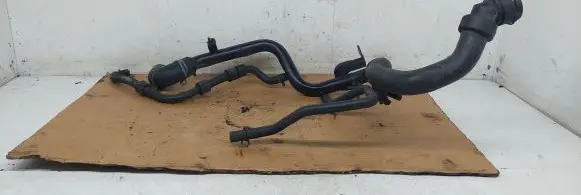 Volkswagen PASSAT B5.5 Engine coolant pipe/hose