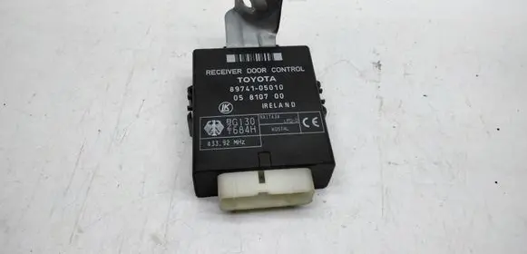 Toyota Avensis T220 Door control unit/module 8974105010