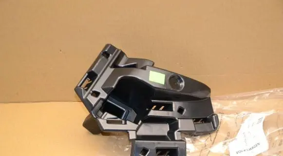 Skoda Kamiq Front bumper mounting bracket 658807724 11312