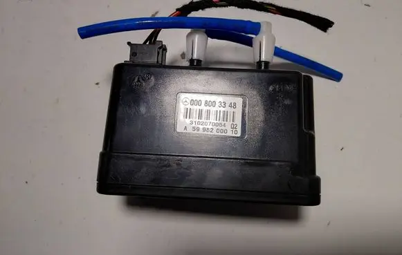 Mercedes-Benz SLK AMG R171 Central locking vacuum pump 0008003348 0L00078669 8788008000