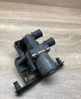 BMW 5 E39 Coolant heater control valve 8379921 1147412154