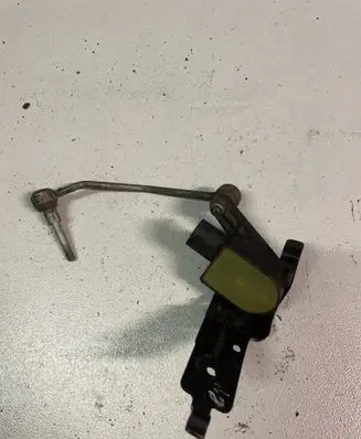 Headlight/headlamp level sensor