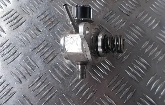 Toyota Corolla E210 E21 Fuel injection high pressure pump 23101F2010 2961003232