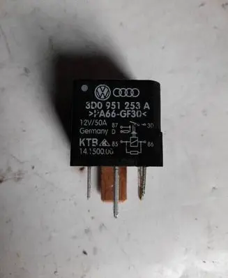 Volkswagen Golf IV Other relay 3D0951253A