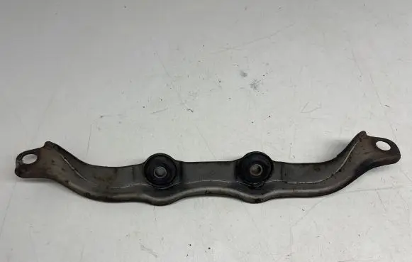 Lexus GS 300 350 430 450H Muffler mount bracket/holder 