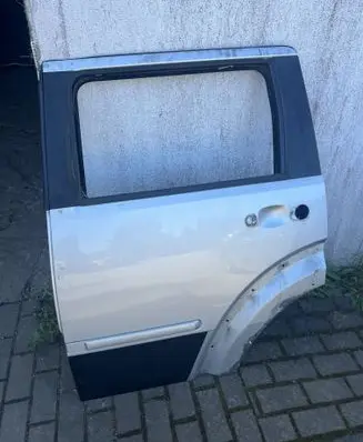 Dodge Nitro Rear door