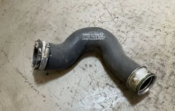 Audi Q7 4L Intercooler hose/pipe 4L0145738B 28W13