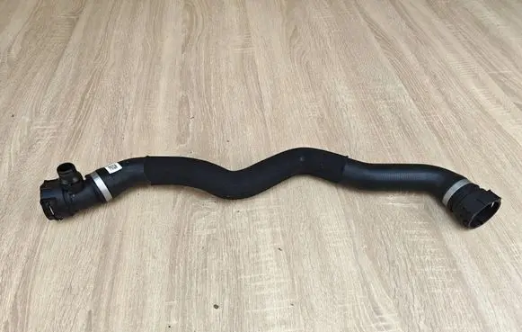 BMW 8 G16 Engine coolant pipe/hose 8572905