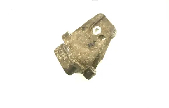 Volvo XC90 Engine mounting bracket 
