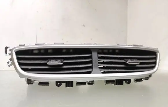 Hyundai Tucson TL Dash center air vent grill 97410D7AA0
