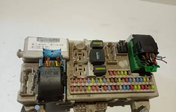 Ford Focus Fuse module 4M5T14A073CF 00130115