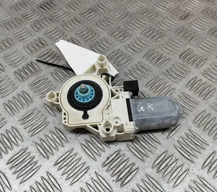Audi e-tron Rear door window regulator motor 4K0959802