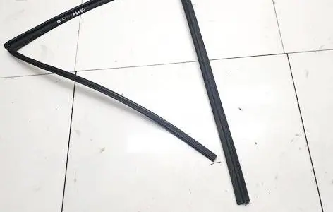 Nissan Leaf I (ZE0) Rubber seal rear door 823303nf0a