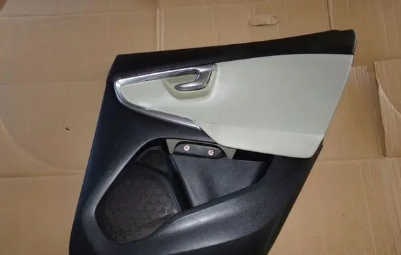Volkswagen Jetta VI Rear door card panel trim