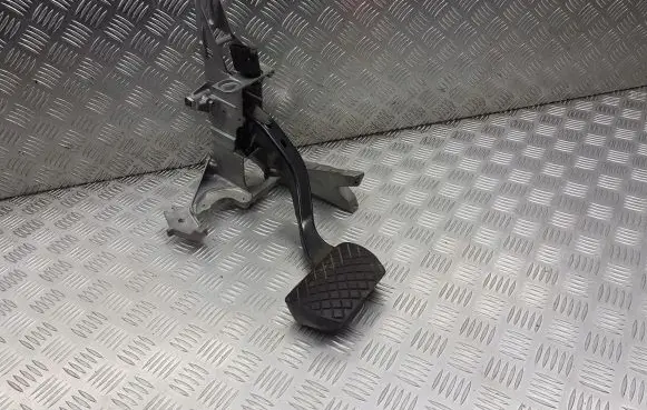 Audi A4 S4 B7 8E 8H Pedal assembly 8E1721117D