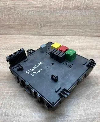 Opel Vectra C Fuse module 13112909 460023260