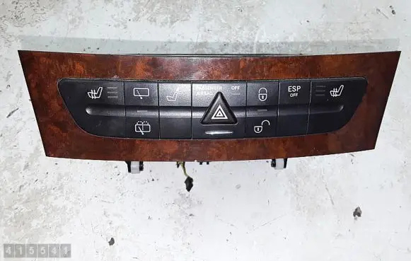 Mercedes-Benz E W211 Hazard light switch A2116800552