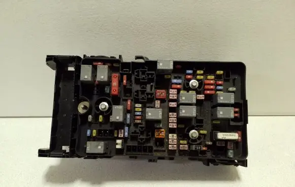 Jeep Cherokee Fuse module 63565110 58235117AC