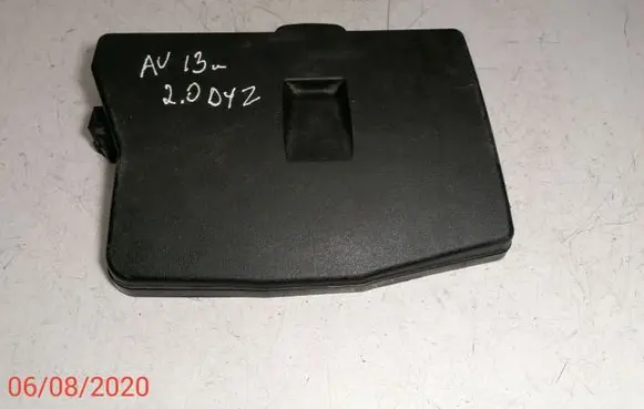 Toyota Avensis T270 Fuse box cover 82662-05170