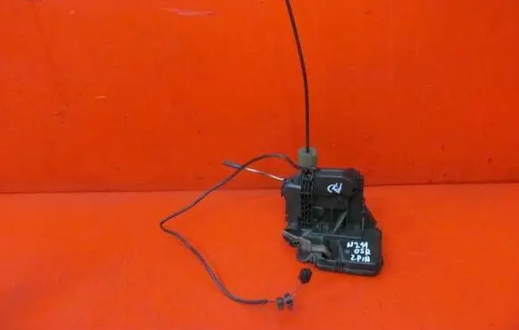 Mercedes-Benz E W211 Front door lock 2117200835