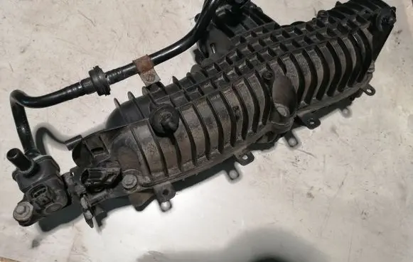 Volvo S60 Intake manifold 31431777
