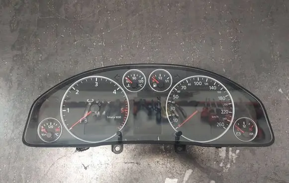 Audi A6 S6 C5 4B Speedometer (instrument cluster) 4B0920981J
