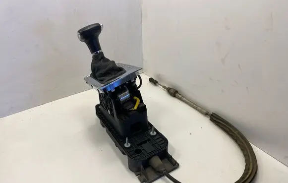 Volkswagen PASSAT B6 Gear shifter/selector C1713025H 1KO713061