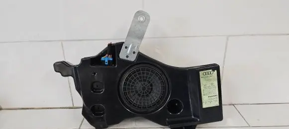 Audi A3 S3 8P Subwoofer speaker 7606500230