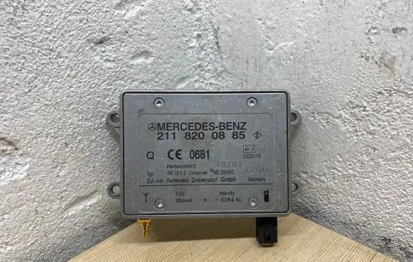 Mercedes-Benz E W211 Antenna control unit 2118200885 09702112