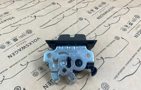 Audi A3 S3 8V Tailgate/trunk/boot lock/catch/latch 8R0827505