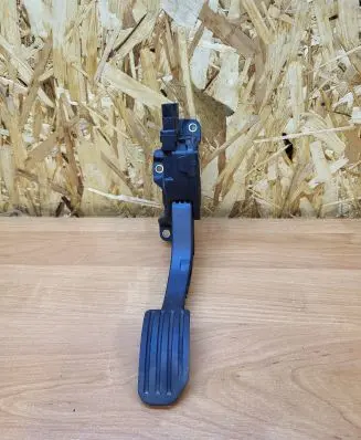 Volvo XC70 Accelerator throttle pedal 31329058 C95YE01 6PV01083401