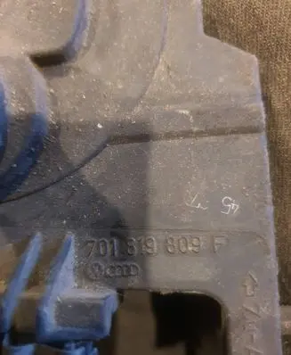 Volkswagen Transporter - Caravelle T4 Coolant heater control valve 701819809f