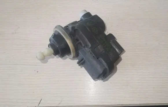 Citroen C5 Headlight level adjustment motor 8200402521