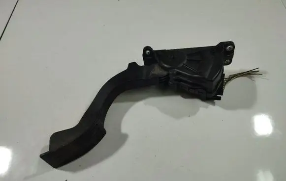 Ford Focus Accelerator throttle pedal 4M519F836AH