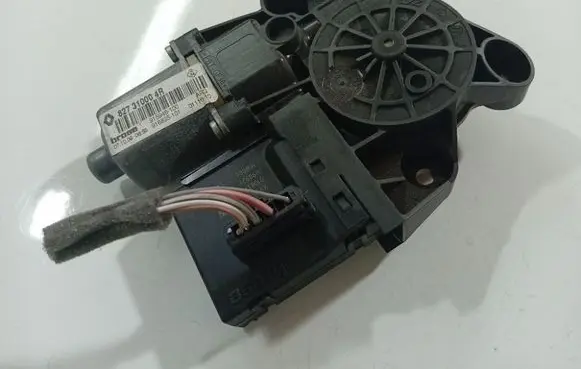 Renault Scenic III - Grand scenic III Rear door window regulator motor 827310004R