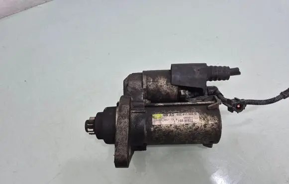 Volkswagen Golf V Starter motor 02Z911023G