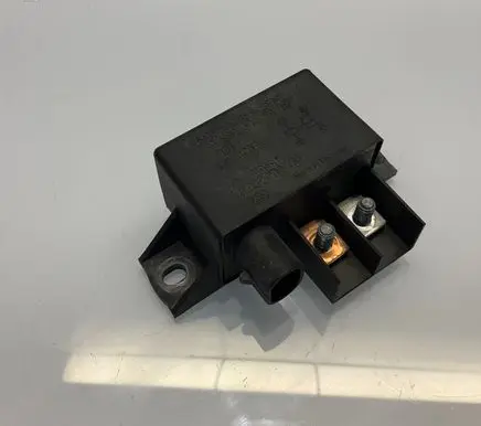 Mercedes-Benz E W211 Charging relay A0025426419 0332002167 0025426419