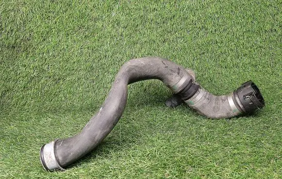 Mercedes-Benz GL X166 Engine coolant pipe/hose A1665008675