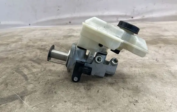 Volkswagen Tiguan Master brake cylinder 32668423