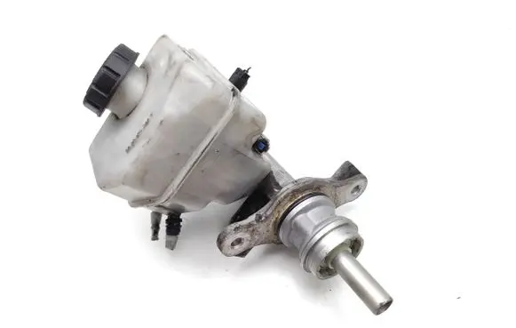 Master brake cylinder
