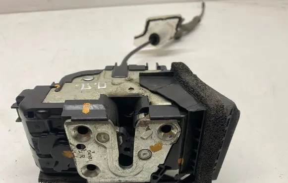 Nissan Qashqai Front door lock 02013C