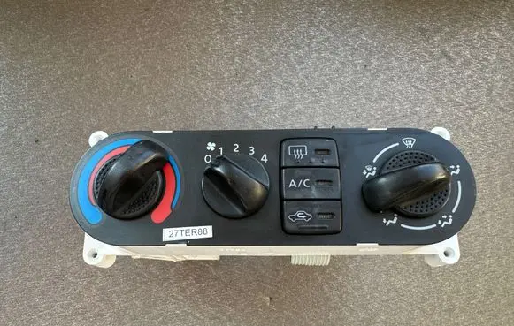Nissan Terrano Air conditioner control unit module 27570BN001