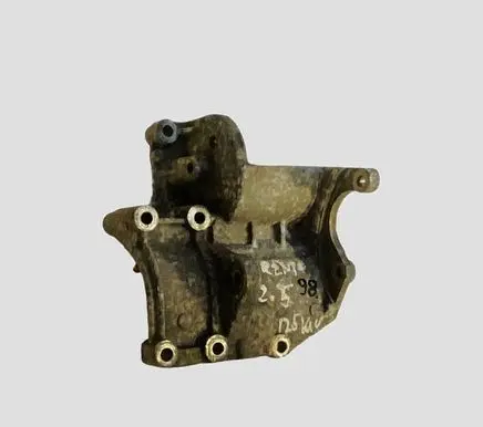 KIA Sorento Engine mounting bracket