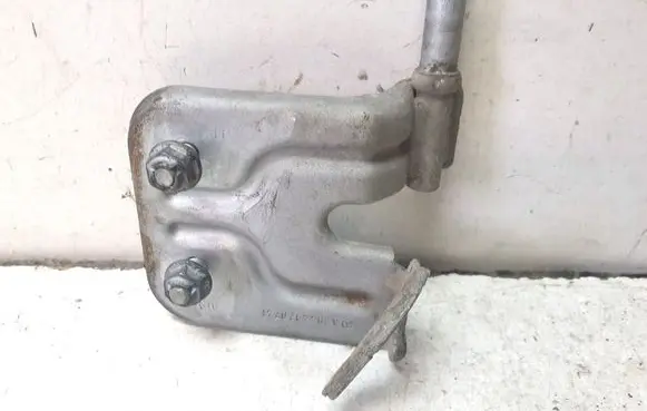 Mercedes-Benz C W204 Muffler mount bracket/holder A2044920741